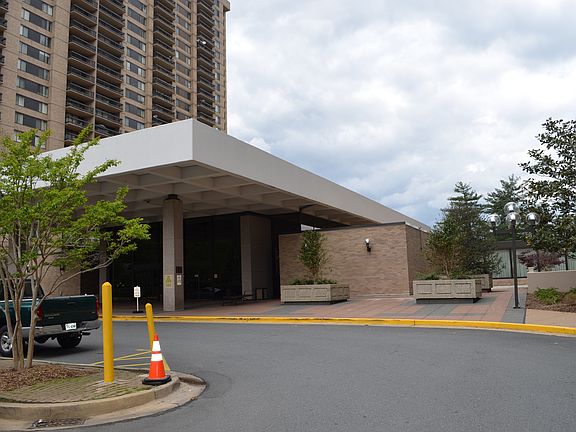 3rd image of 3705 S George Mason Dr APT 2114S