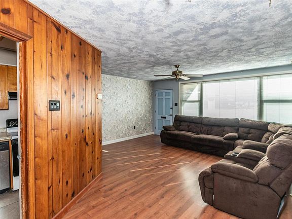 4th image of 659 Majesty Ct