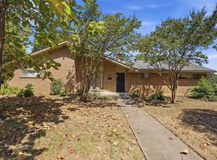 417 Lakeside Dr, Irving, TX 75062