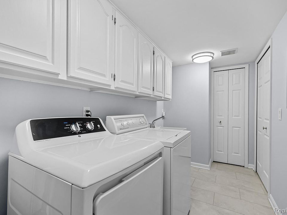 822 Deer Ct, photo 25