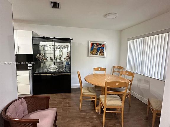 5th image of 443 Lakeview Dr APT 5