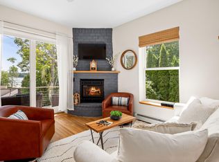 19 Pleasant St UNIT 3, Blue Hill, ME 04614