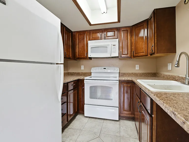 618 S 500 West St — Photo 4