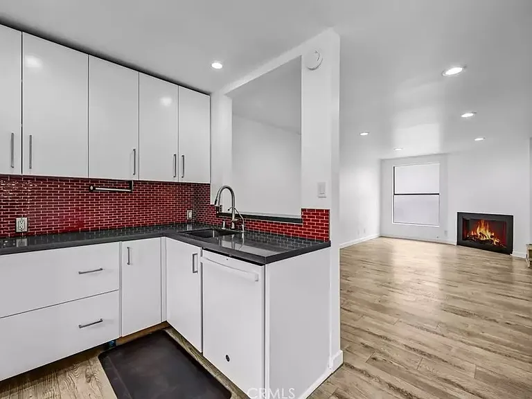 219 N Isabel St #4 — Photo 7