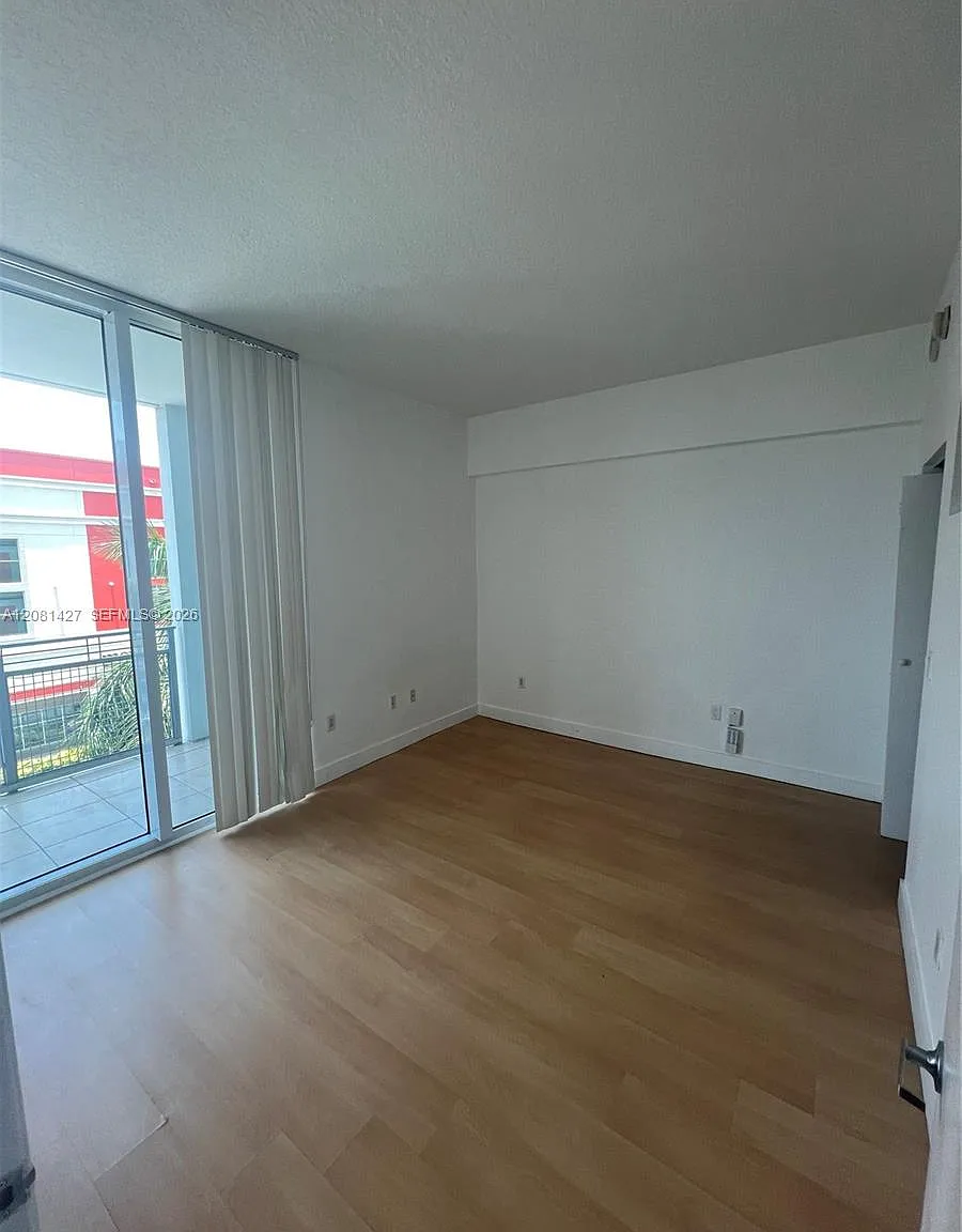 City 24 Condo — Photo 4