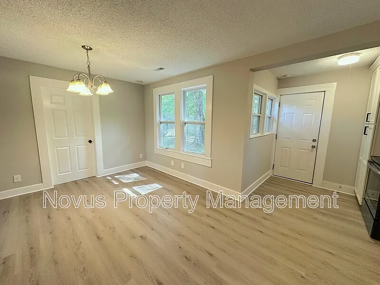427 Adamson Ave — Photo 9