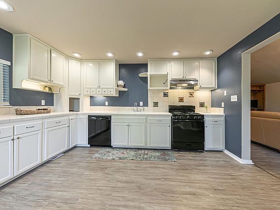 5th image of 10880 Laurelwood Dr