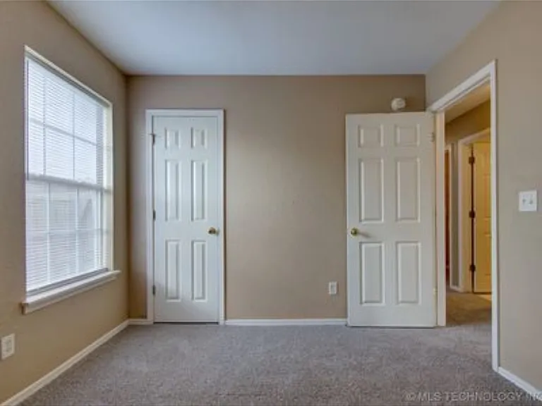 6331 S Newport Ave — Photo 9