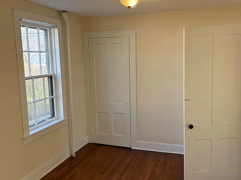 119 Williams St #Y — Photo 4