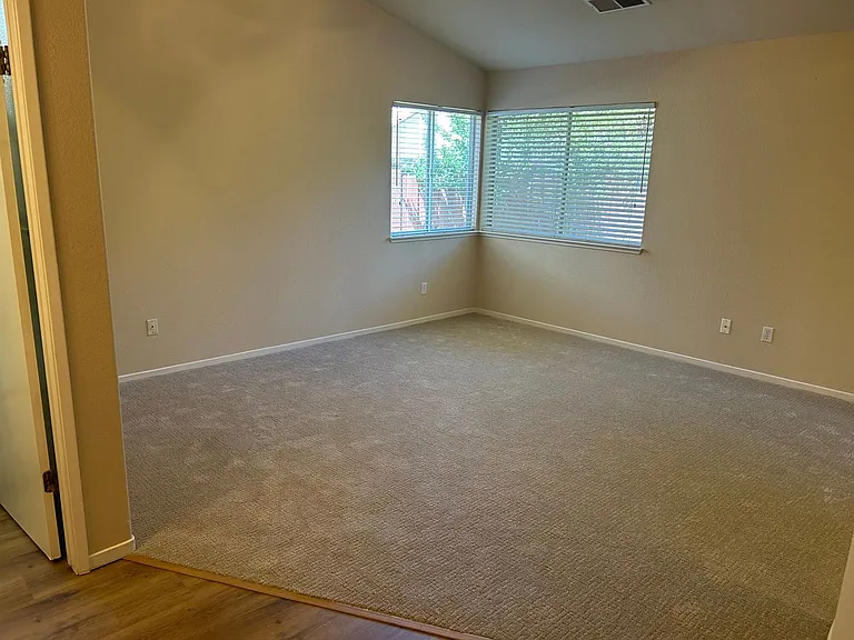 580 Creekwood Ct — Photo 14