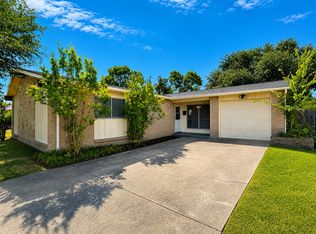 907 Greenbriar Ln, Richardson, TX 75080