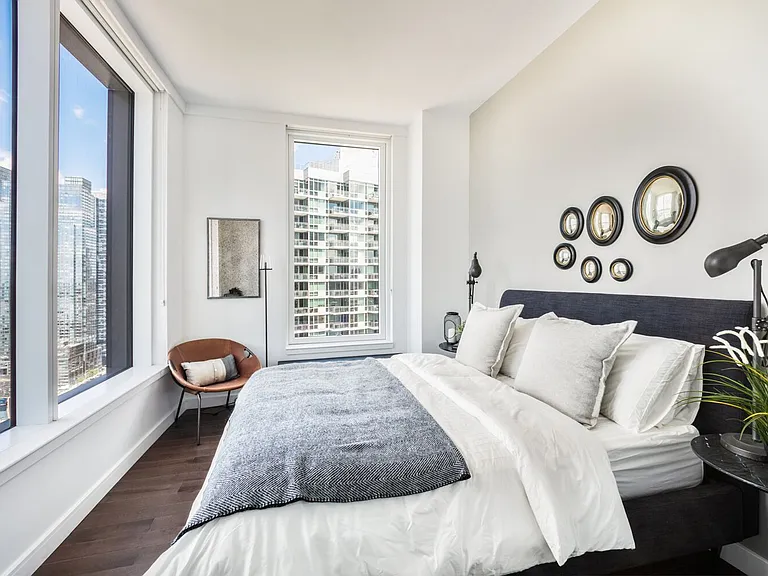 515 W 36th St #33F — Photo 7