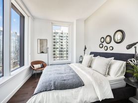 515 W 36th St