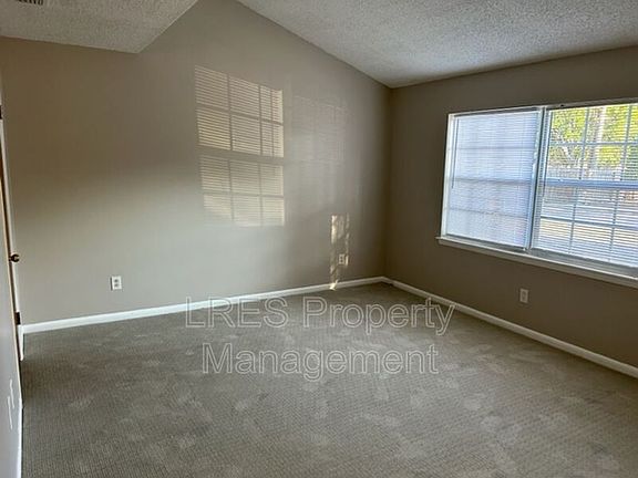 3rd image of 816 W 25th St
