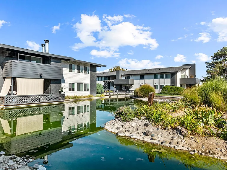 Lakeside Apartments — Photo 9