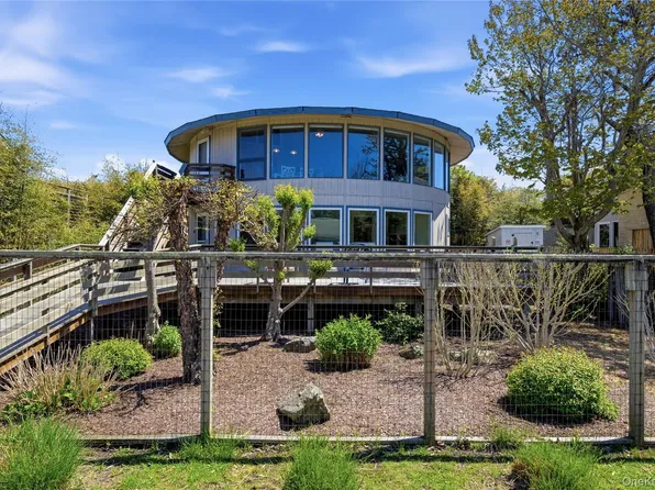 583 Bayberry Walk, Ocean Beach, NY 11770