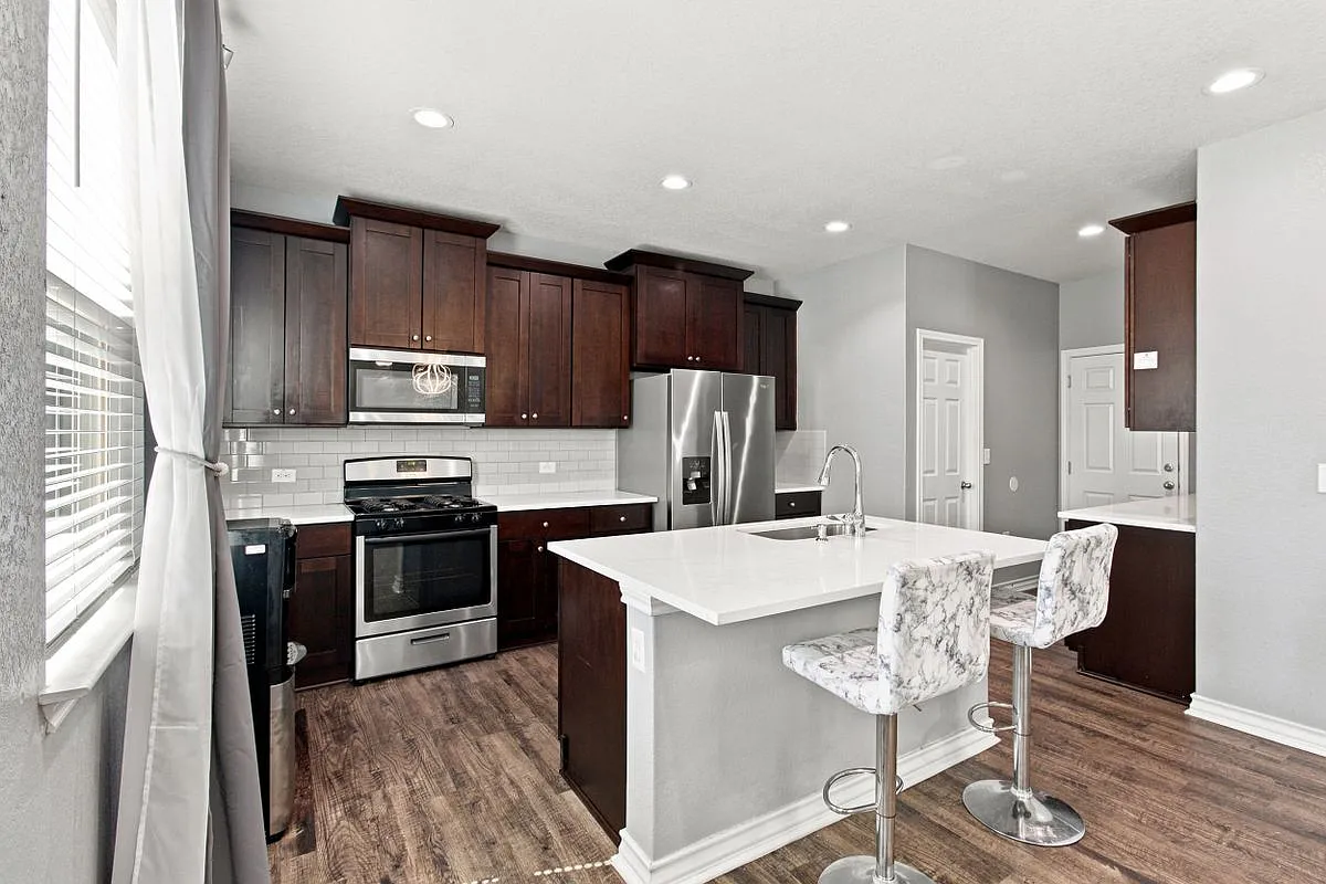 4 bed, 3.0 bath, 2233 sqft, $2,500 — Photo 3