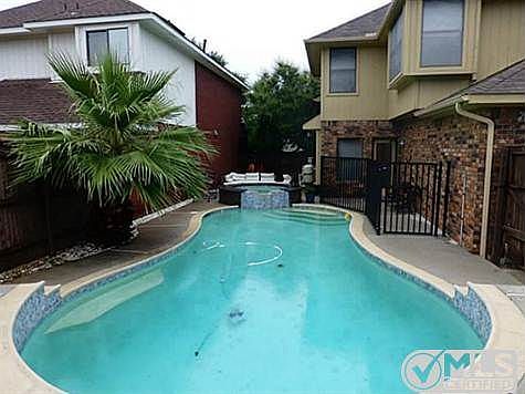 1st image of 735 Woodlake Dr