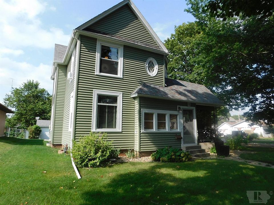 1st image of 615 2nd Ave E