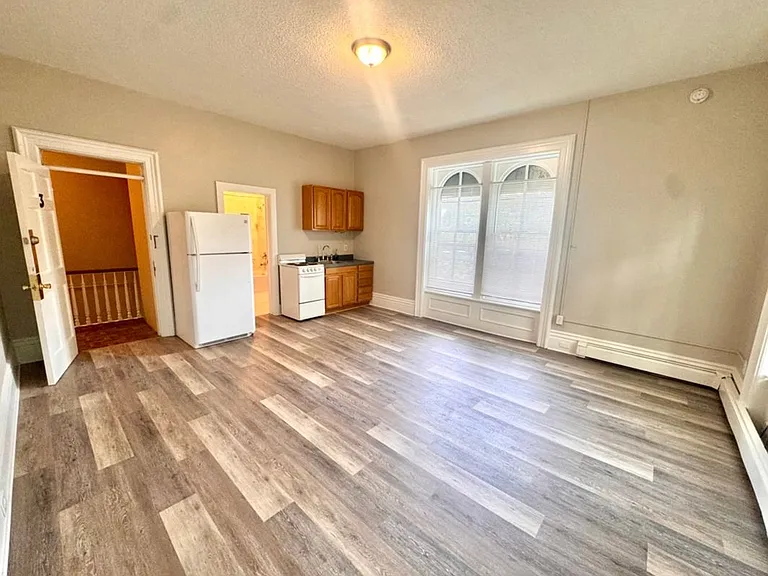 210 Locust St #3 — Photo 3
