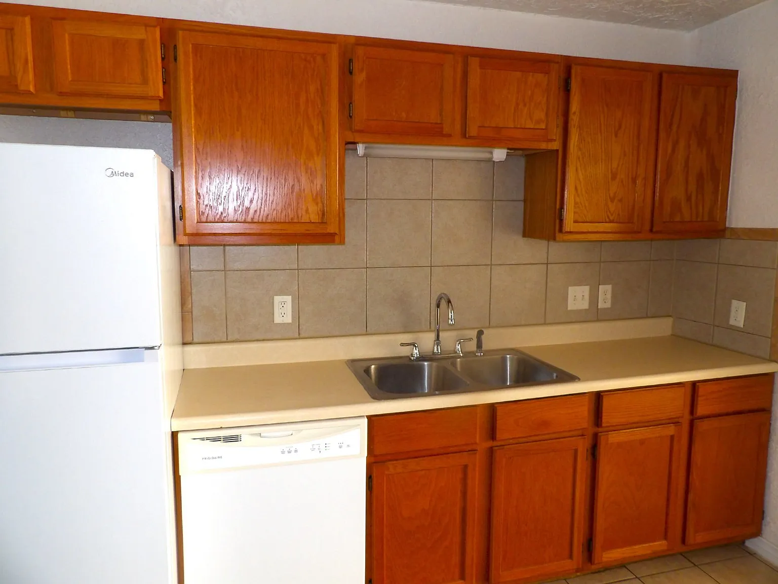 2 bed, 727 sqft, $595 — Photo 4