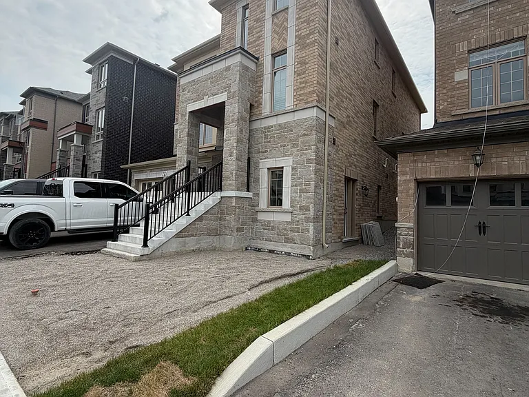 177 Rowe St — Photo 2