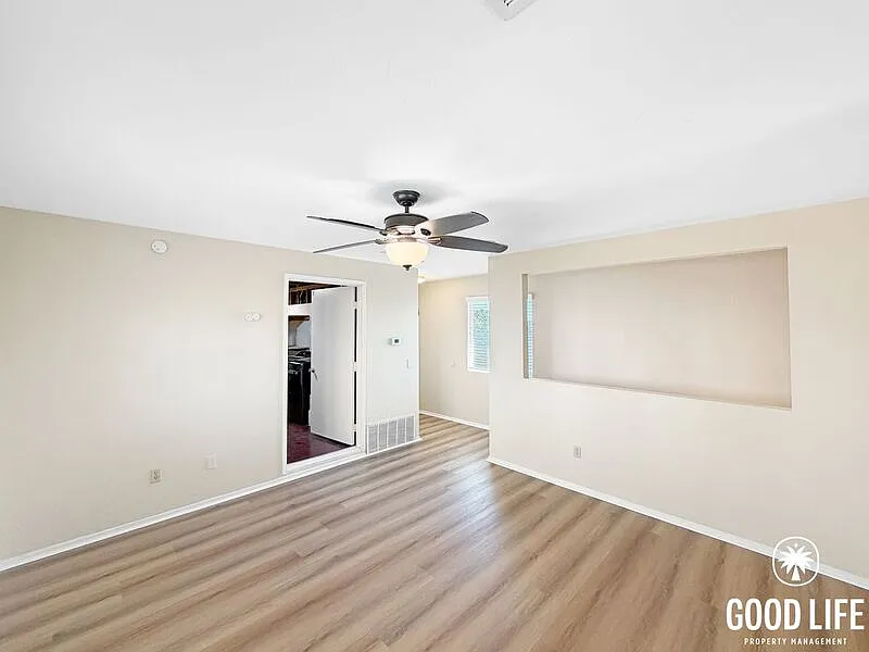4 bed, 2.5 bath, 1394 sqft, $4,000 — Photo 3
