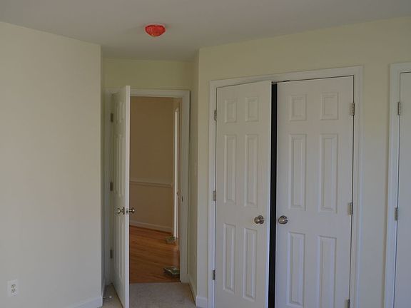 5th image of 545 Estate Ave