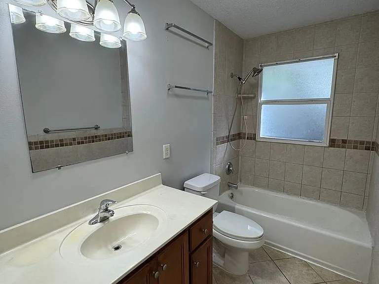 315 Brannen St #B — Photo 9