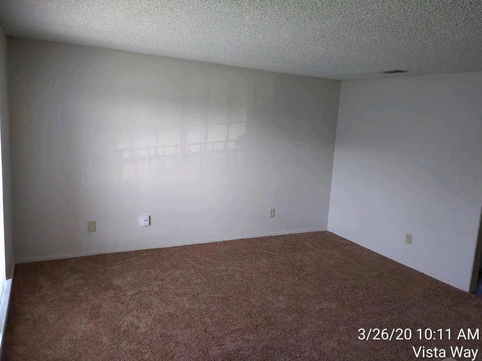 221 Vista Way