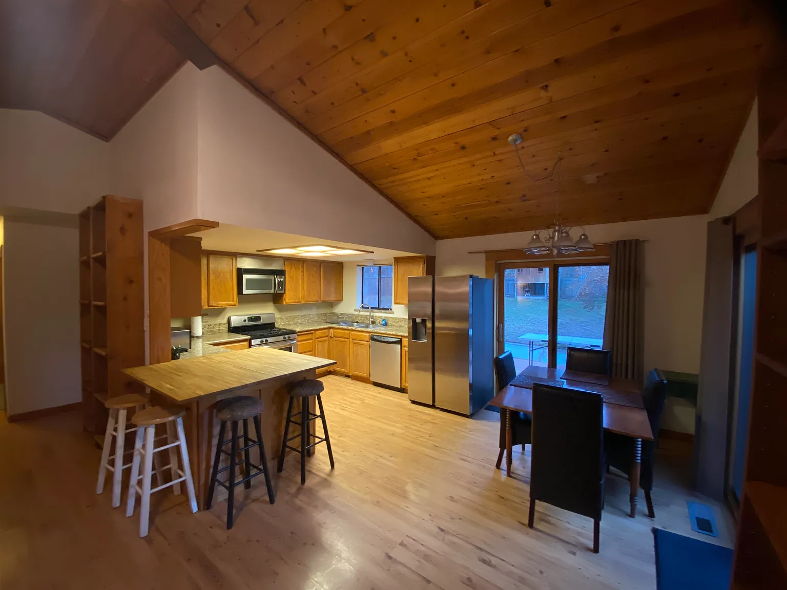 2 bed, 1232 sqft, $3,900 — Photo 4
