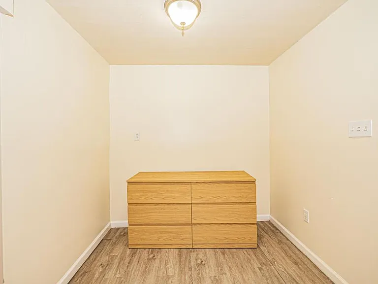 8411 Potomac Ave — Photo 13