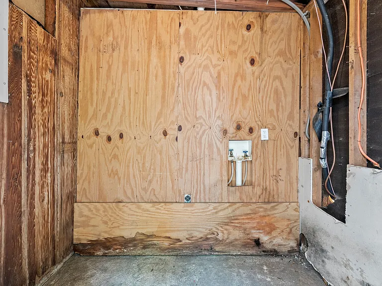 Country Club Apartments — Photo 18