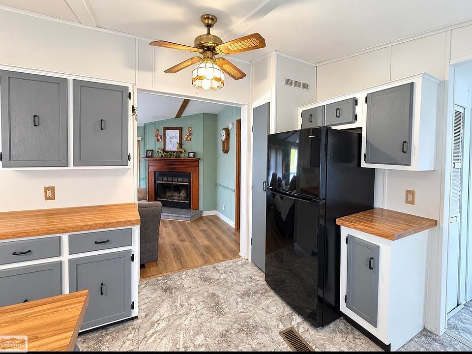 24452 Duchess St, photo 5
