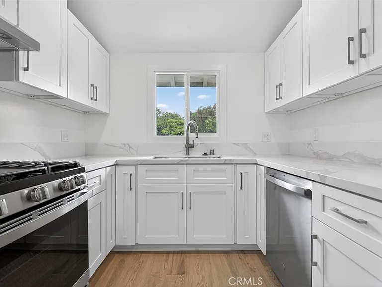 7359 Louise Ave — Photo 3