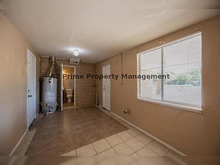 2130 W Cortez St — Photo 21