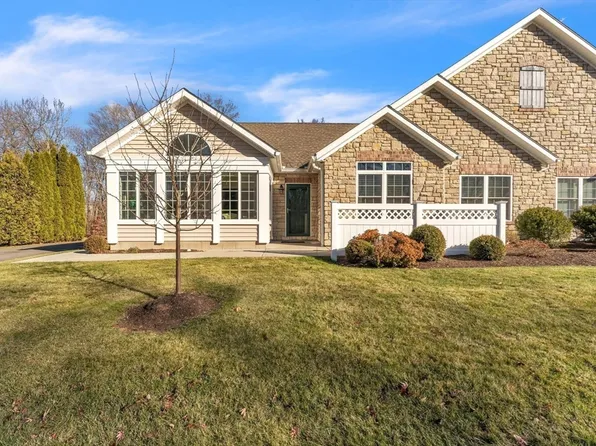 100 Stonybrook Way #100, South Hadley, MA 01075