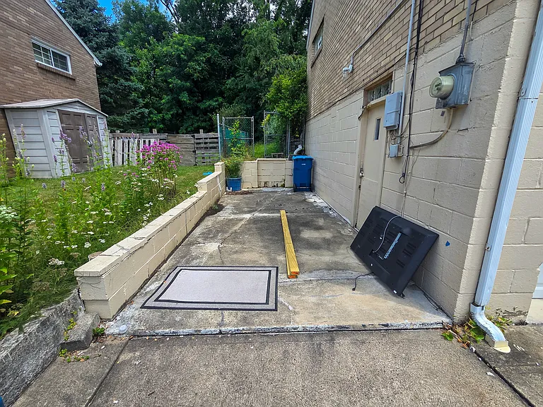 151 Mahoning Dr — Photo 42