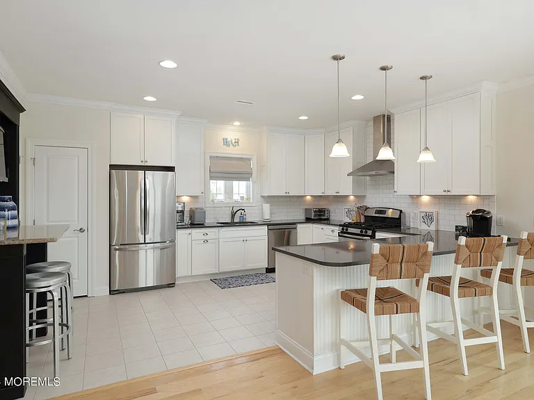 1607 Baltimore Ave — Photo 9