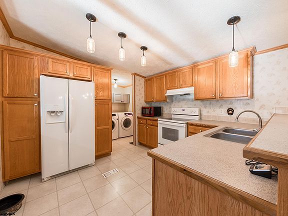 5th image of 76 Faith Ave