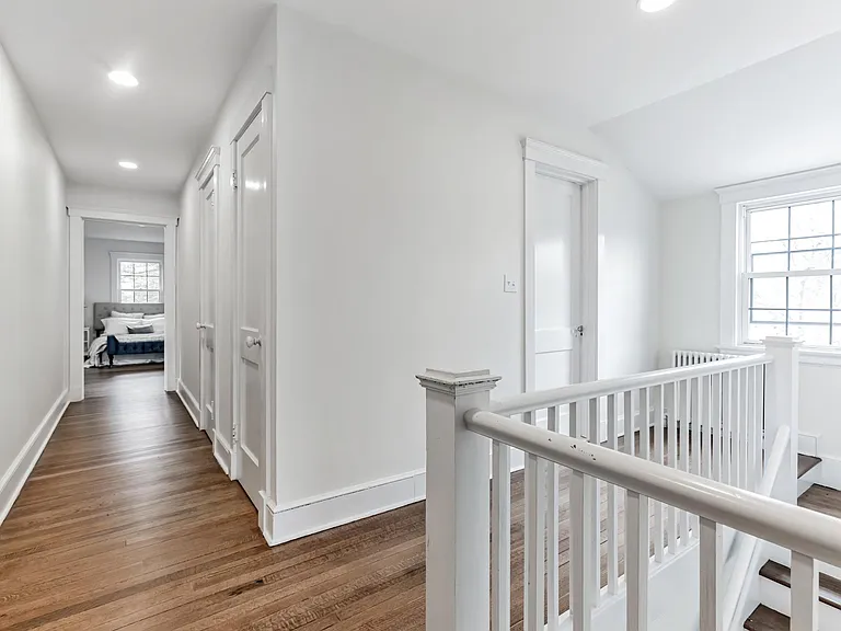 60 Maple Ave — Photo 16
