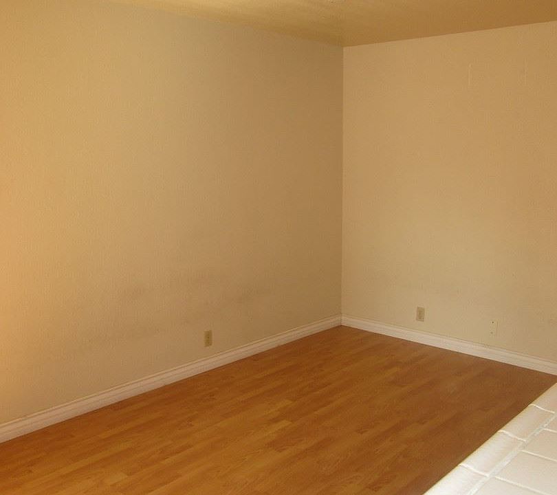 1st image of 1615 E Broadway APT I