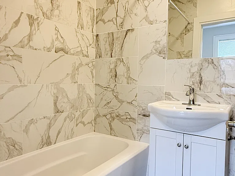 1495 Gladstone Ave #303 — Photo 9