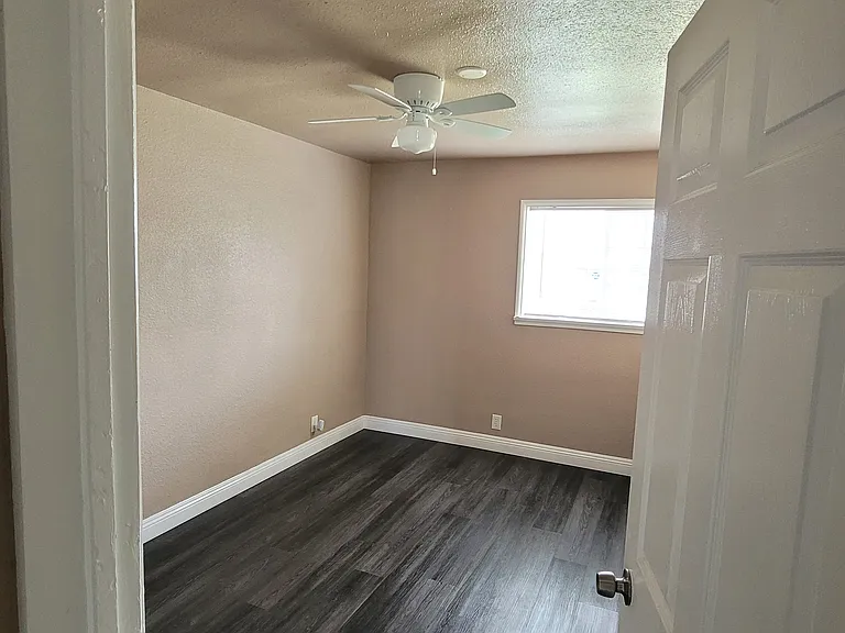 1308 W 83rd St — Photo 10