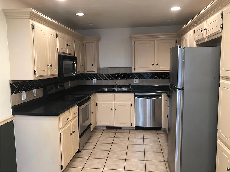785 Kingsgate Rd — Photo 8