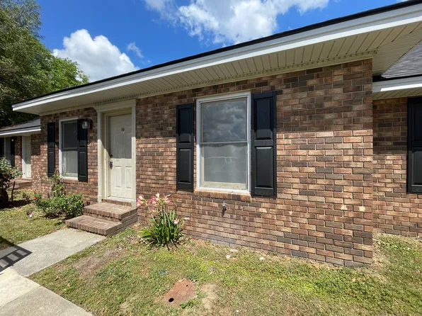 100 Lanier Dr APT 10, Statesboro, GA 30458