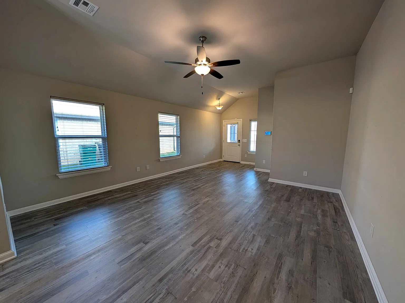 3 bed, 1350 sqft, $1,700 — Photo 4