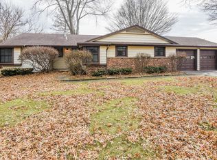 363 Hilltop Dr, North Aurora, IL 60542