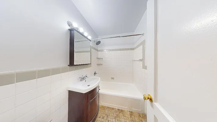 Rented by Bond New York | media 19