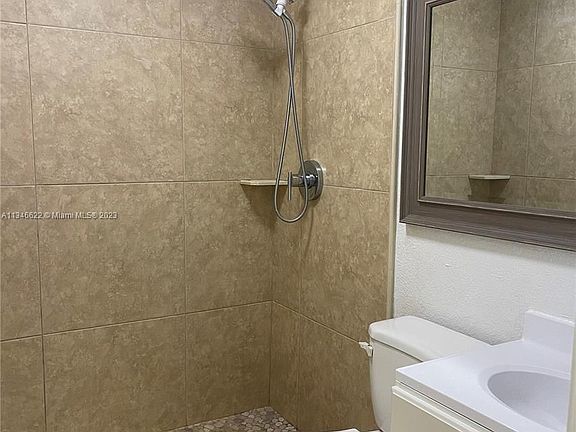 5th image of 633 NE 2nd Ave APT 16